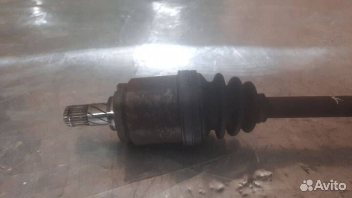 Полуось левая Nissan Almera N16 2000 39101BM580