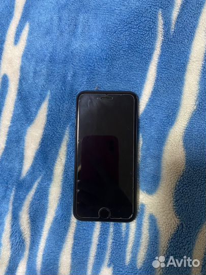 Телефон iPhone 7