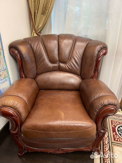 Кожаный диван
