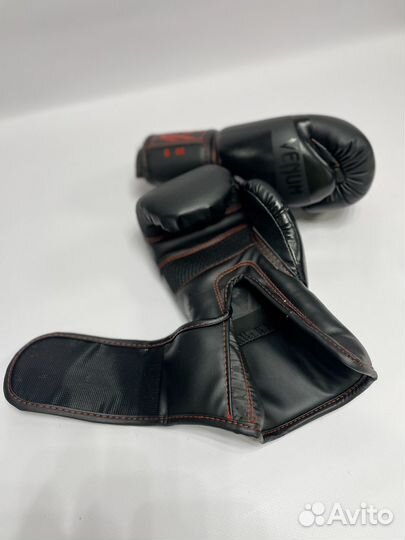 Боксерские перчатки Venum