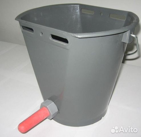 Ведро для телят, козлят