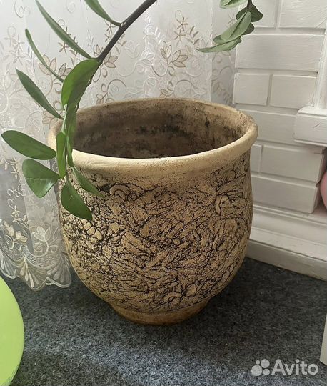 Большой глиняный горшок