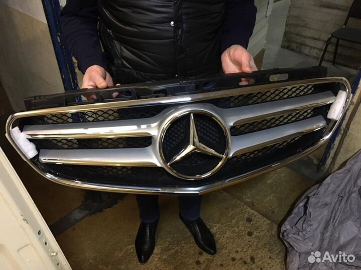 Решетка радиатора Mercedes E 212 AMG 2013-2016г