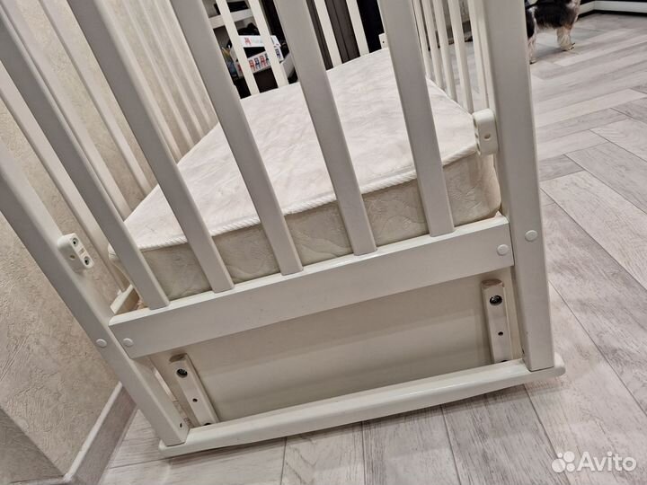 Кровать с маятником