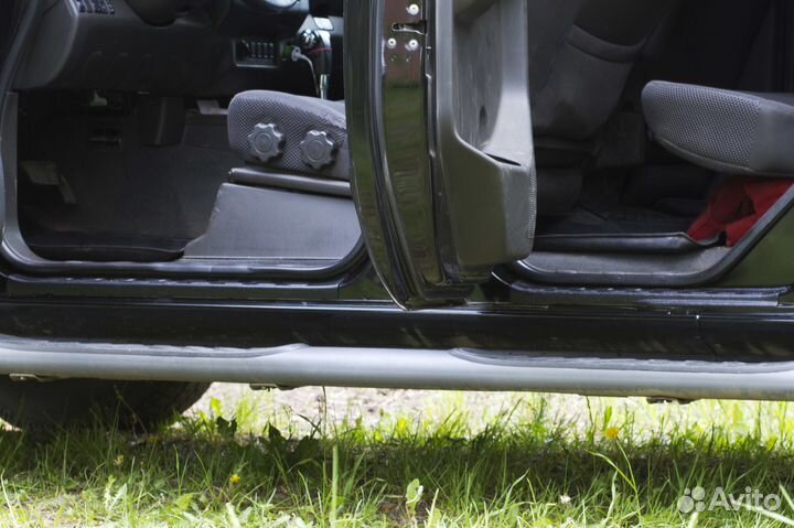 Накладки на пороги Nissan Navara D40 (05-15) RA