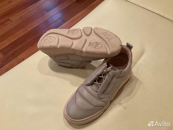 Кроссовки женские AGL 39 р