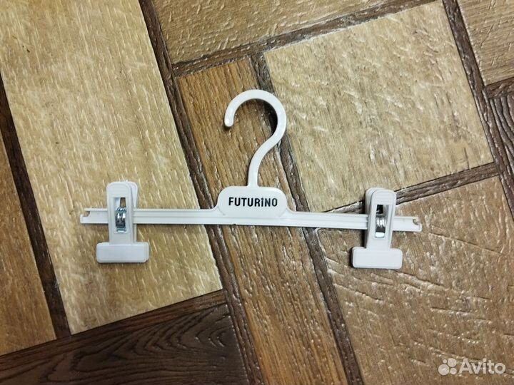 Вешалка для одежды (плечики)