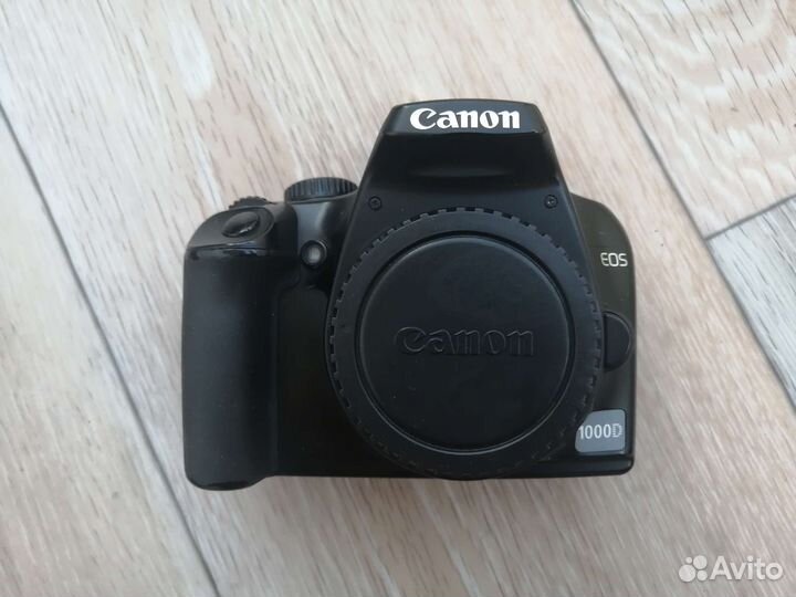 Зеркальный фотоаппарат Canon 1000d