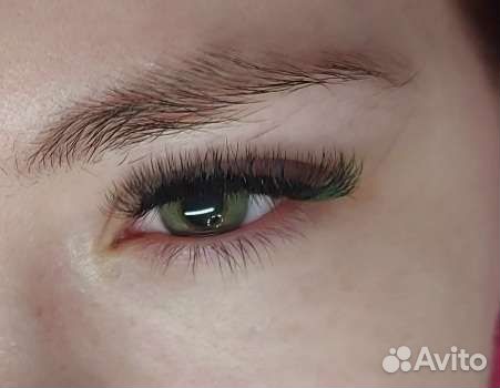 Мастер по наращиванию ресниц