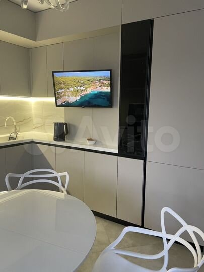 3-к. квартира, 90,5 м², 1/10 эт.