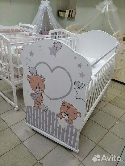 Детская кроватка с маятником новая