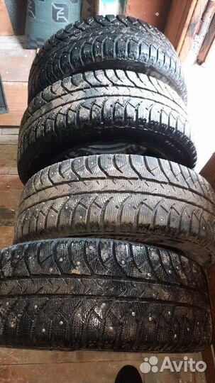 Bridgestone Ice Cruiser 7000S 215/60 R16