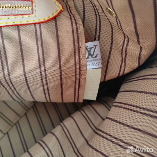 Сумка Louis Vuitton 47 на 32 см