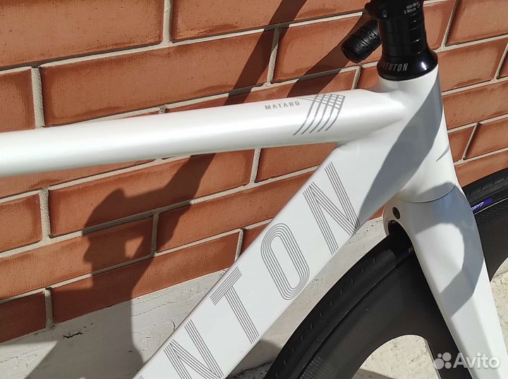Трековый велосипед Aventon Mataro