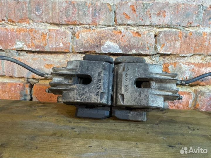 Суппорт тормозной передний Bmw 3 E91 N43B20 2011