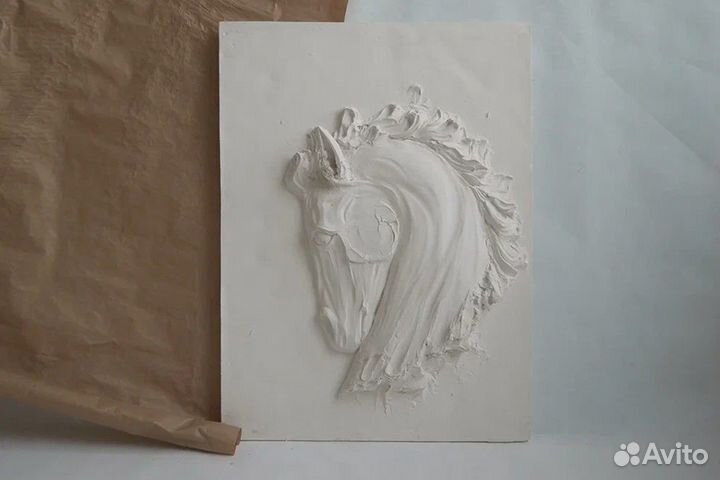 Барельеф / Панно Застенчивый конь