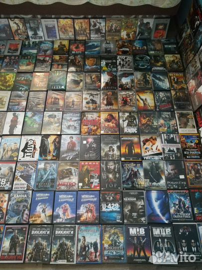 Много разных фильмов DVD диски