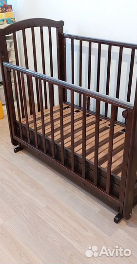 Детская кроватка с маятником Можга