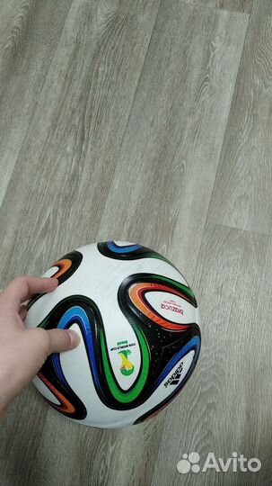Футбольный мяч adidas brazuca