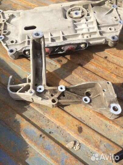 Рычаг кронштейн передний Audi A3 2010 г.в