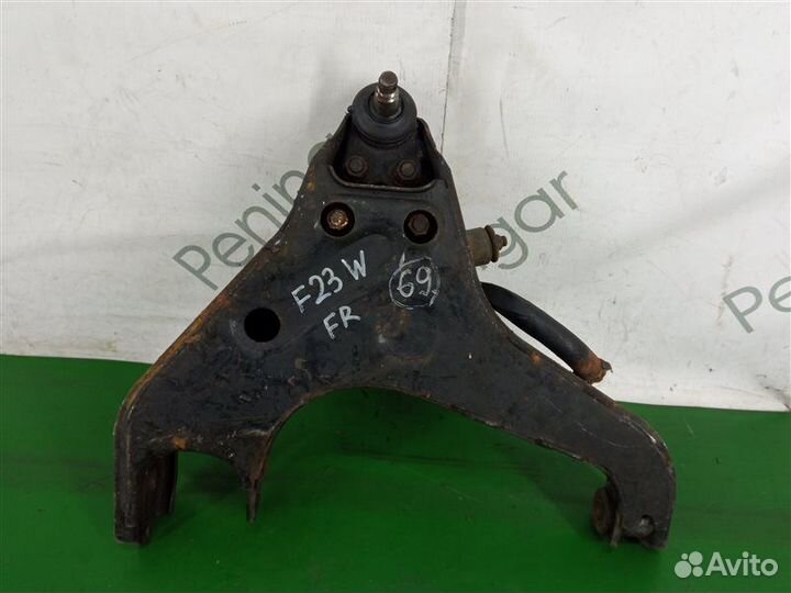 Рычаг подвески передний правый Mitsubishi Pajero