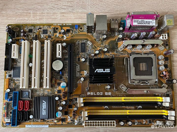 Материнская плата с процессором и памятью