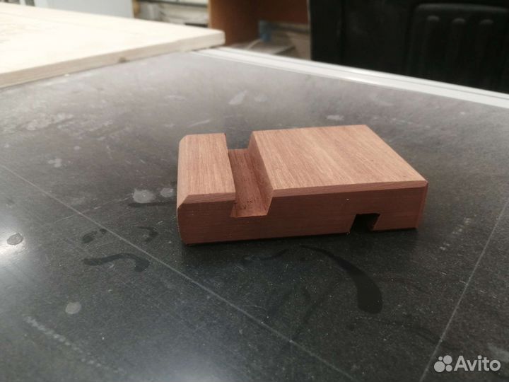 Подставка под телефон, деревянная