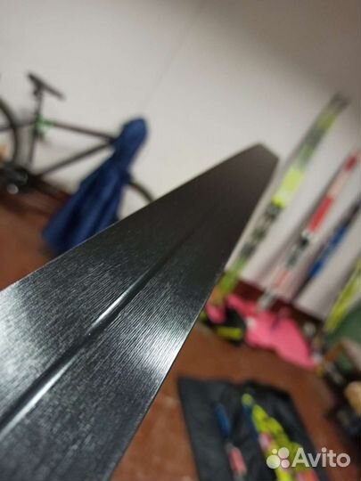 Беговые классические лыжи Fisher