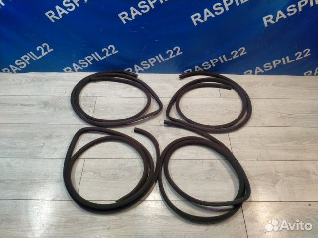 Уплотнитель дверного проема Toyota Chaser JZX90