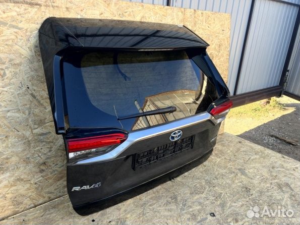 Задняя дверь багажника 2018- Toyota Rav4 XA50