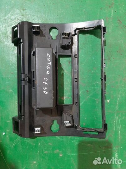 Консоль центральная Citroen C4 хэтчбек ET3J4 2005