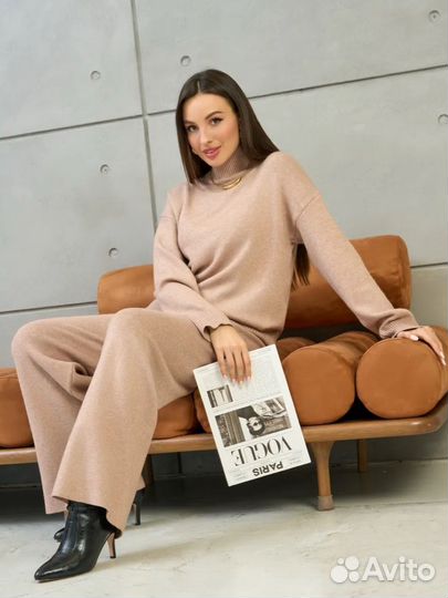 Трикотажный костюм женский брючный