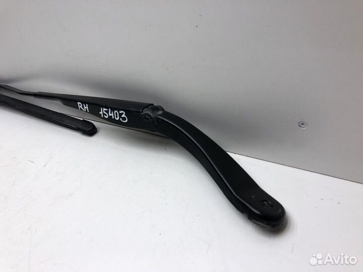 Поводок стеклоочистителя передний правый Renault S