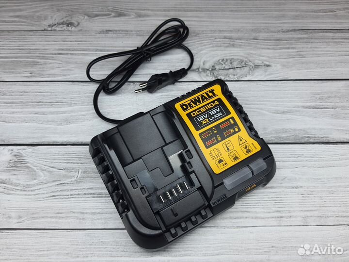 Зарядное устройство DeWalt DCB1104 (DCB115)