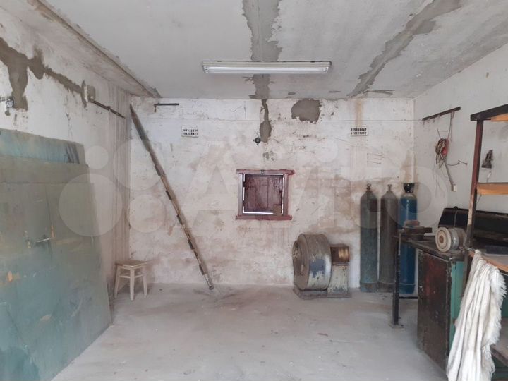 Гараж, > 30 м²
