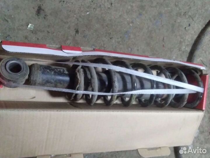 Тойота королла е120 амортизатор передний левый