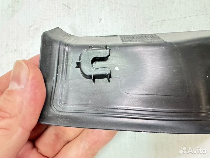 Водосток багажника правый Mercedes W213