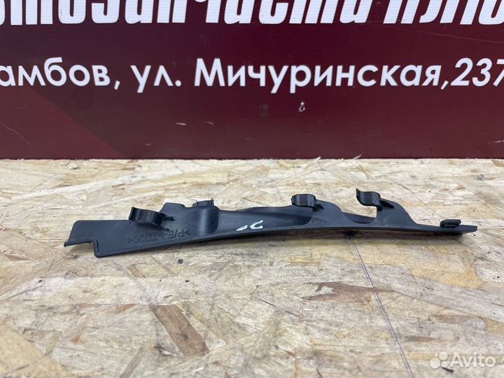 Накладка петли капота правая Renault Sandero