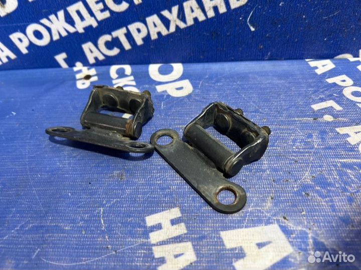 Петля крышки багажника Toyota Corolla 120 хэтчбек