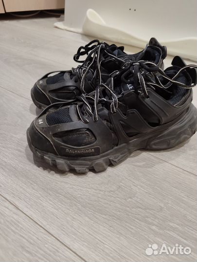 Balenciaga track