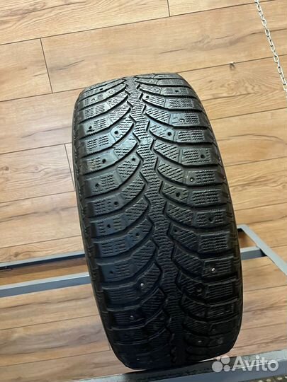Bridgestone Blizzak Spike-01 235/55 R17