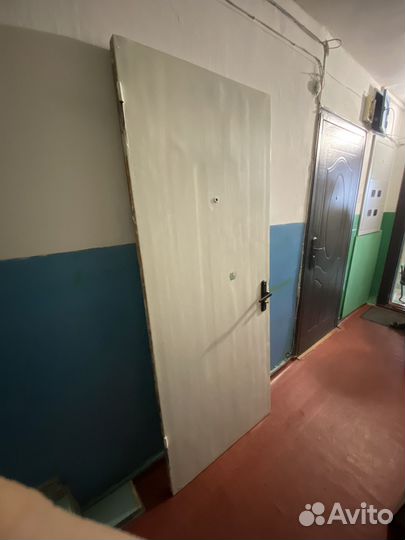 Дверь входная деревянная