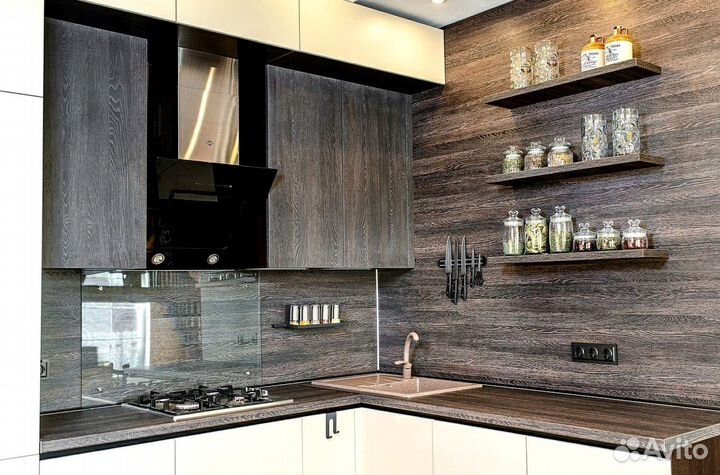 Угловая в потолок кухня на заказ