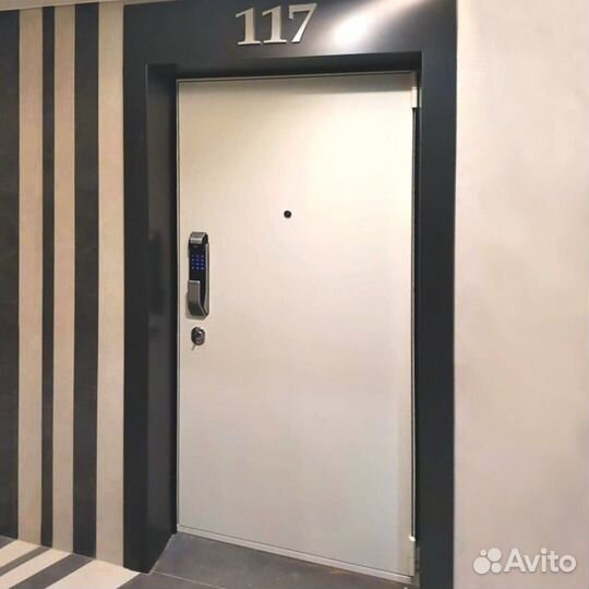 Входная дверь с умным замком