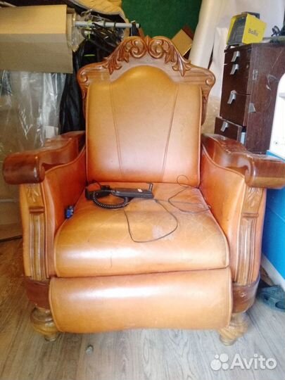 Кресло кожанное винтажное с электронной системой
