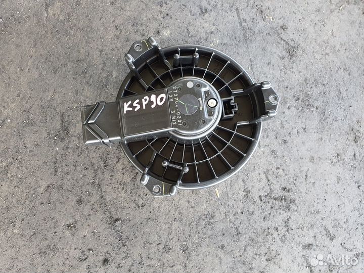 Мотор печки c Toyota Vitz KSP90 1KR-FE