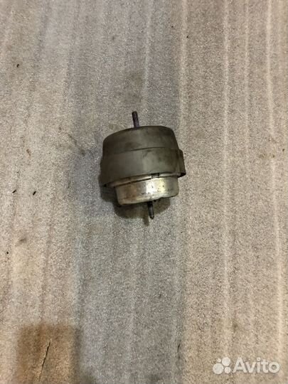 Опора двигателя правая Ауди А4 Б7