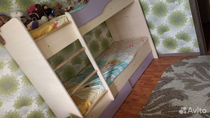 Кровать двухьярусная