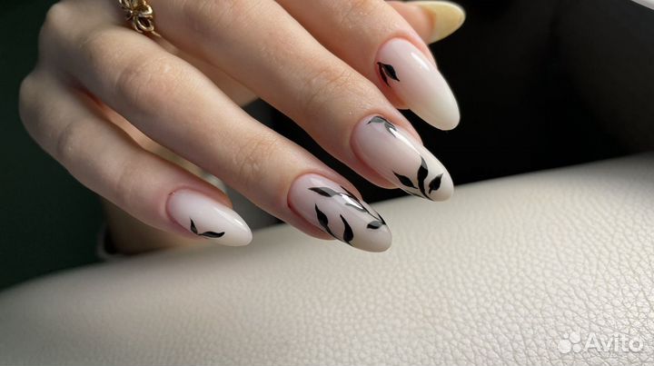 Маникюр с покрытием лаком
