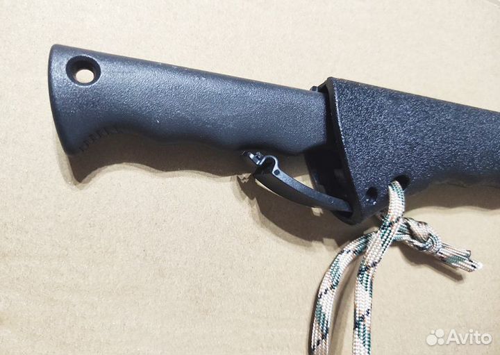 Топор с огнивом и ножом